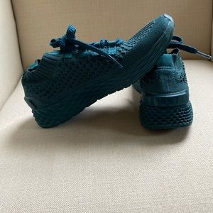 New Nobull women’s iridescent aspire knit running shoes